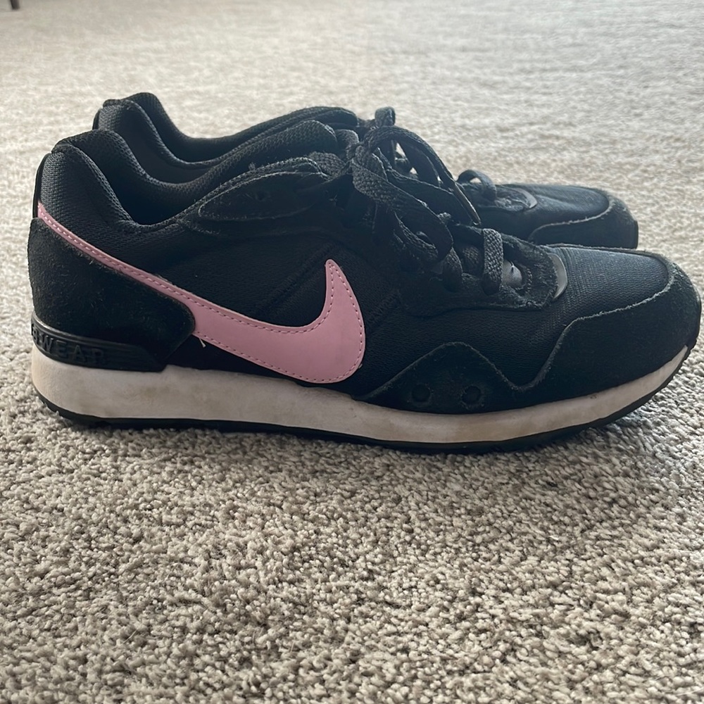 Women’s Nike venture runners size 7.5